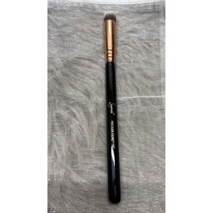 SIGMA Beauty L makeup brush precision round P82 Black-Gold